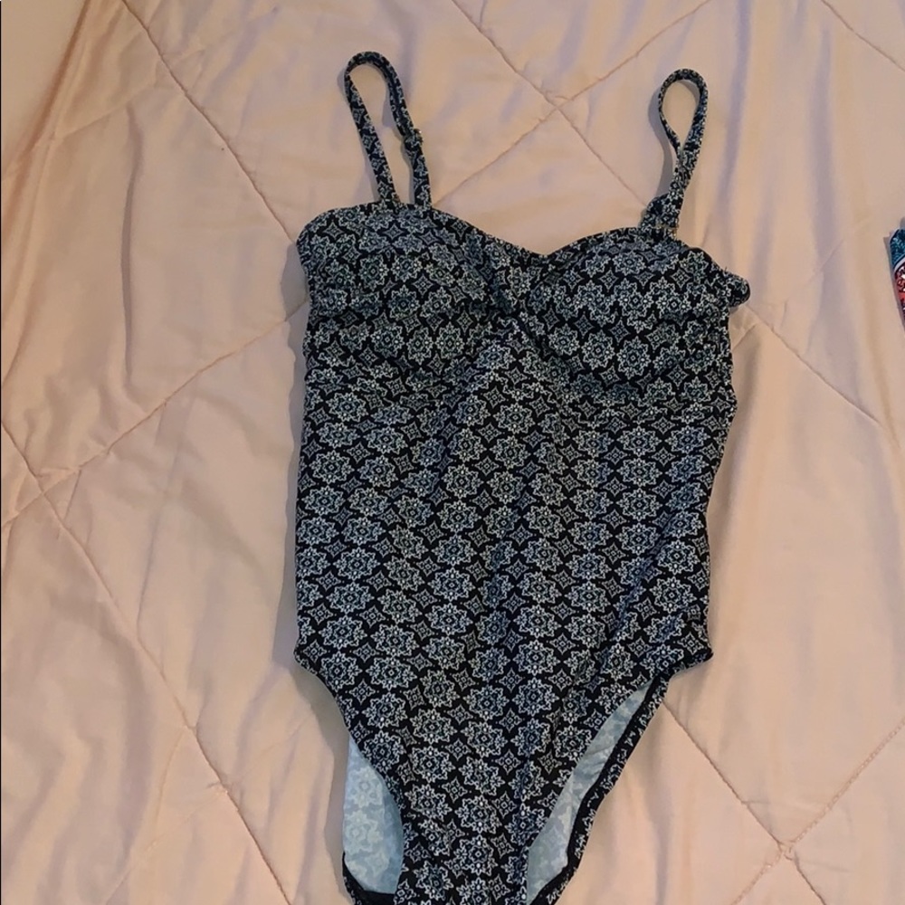 MOSAIC ONE PIECE